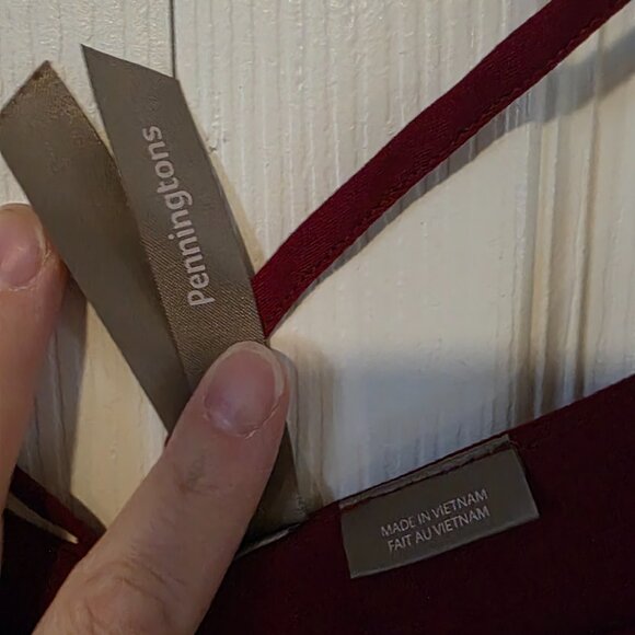 Red lightweight sleeveless top, 2X - Picture 2 of 6